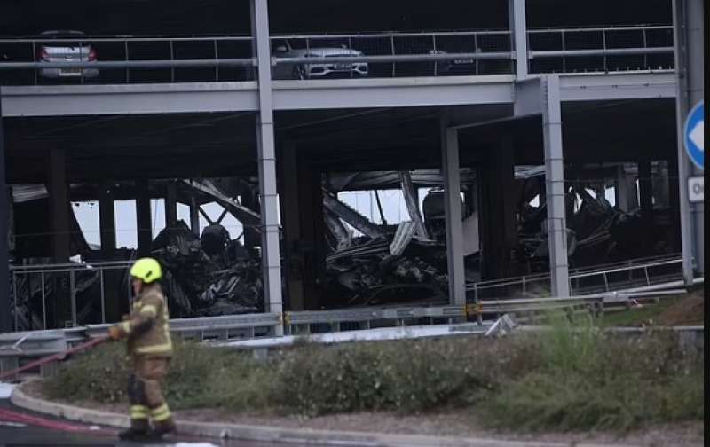 incendio aeroporto luton 3