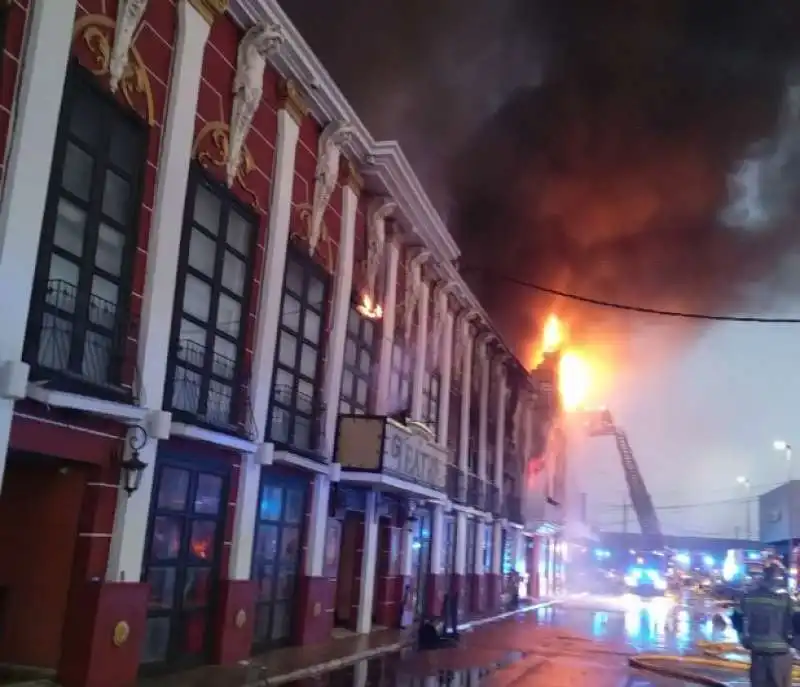 incendio alla discoteca teatre di murcia, in spagna   1