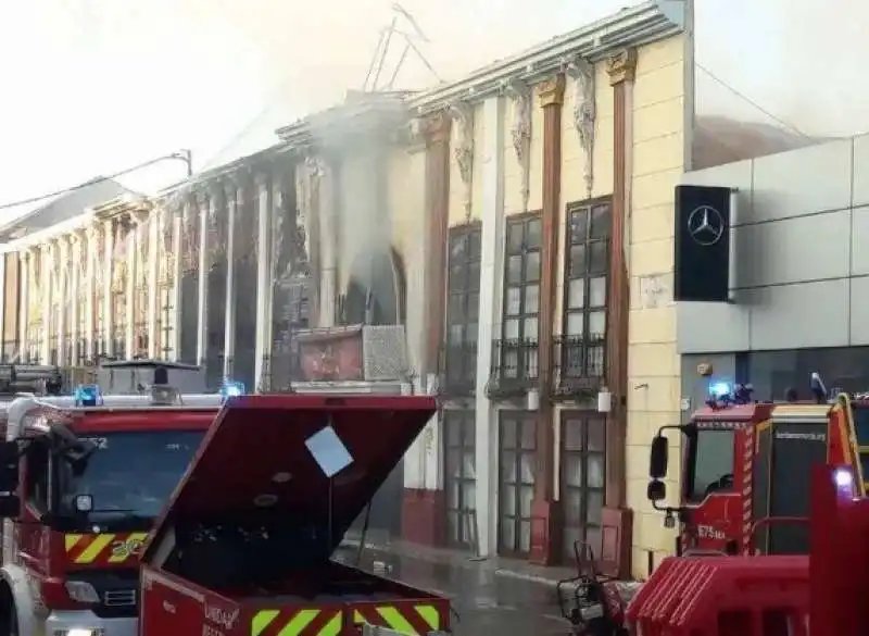 incendio alla discoteca teatre di murcia, in spagna   4