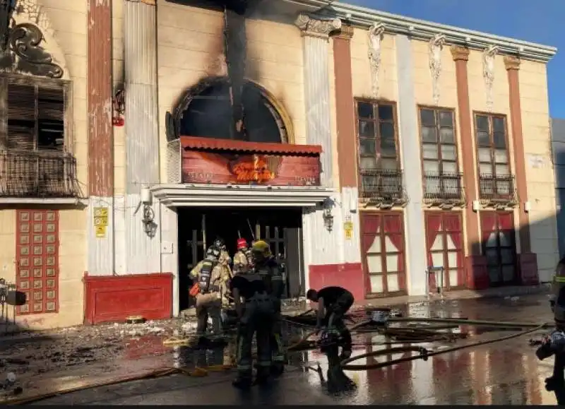 incendio alla discoteca teatre di murcia, in spagna   6