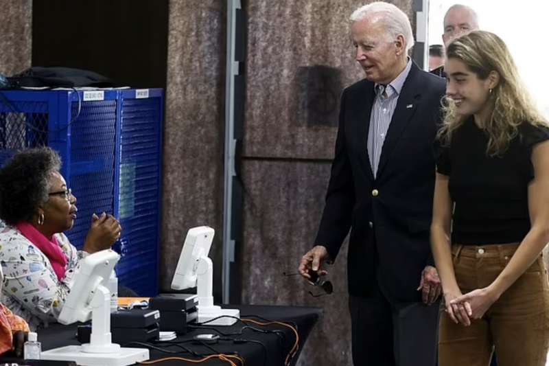 JOE BIDEN CON LA NIPOTE