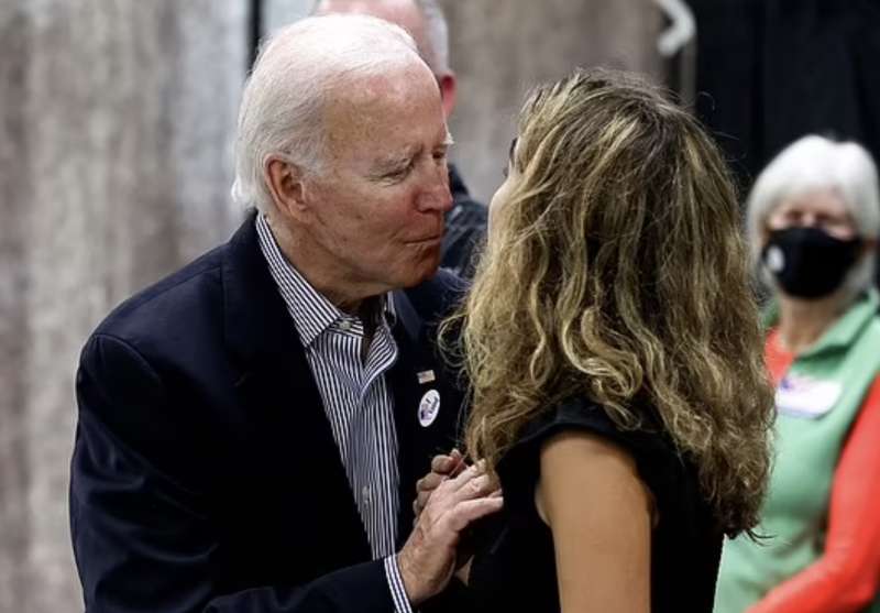 JOE BIDEN CON LA NIPOTE