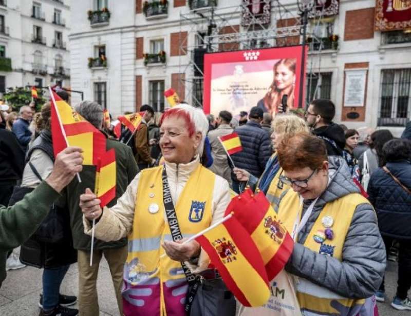 la folla per leonor di spagna 2