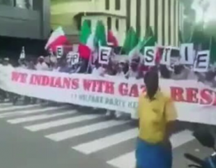 manifestazione pro palestina in india con bandiere italiane 1