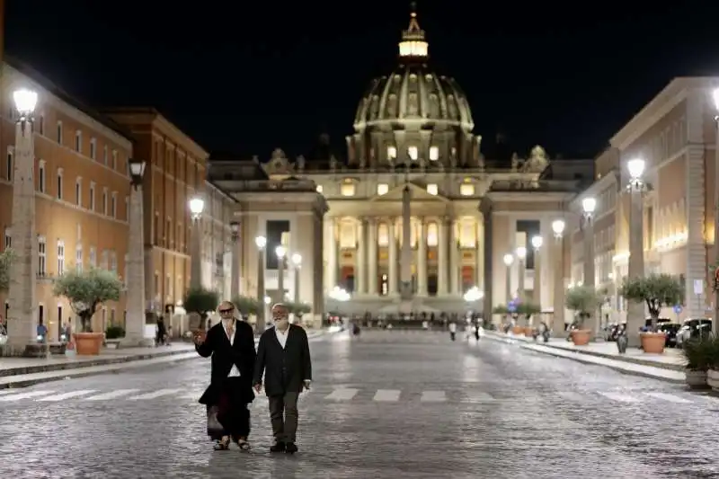 marco giusti e dago   roma santa e dannata.            