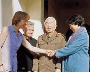 MILENA GABANELLI, ETTORE MO, GIAP E SUA FIGLIA ANH NEL 1998