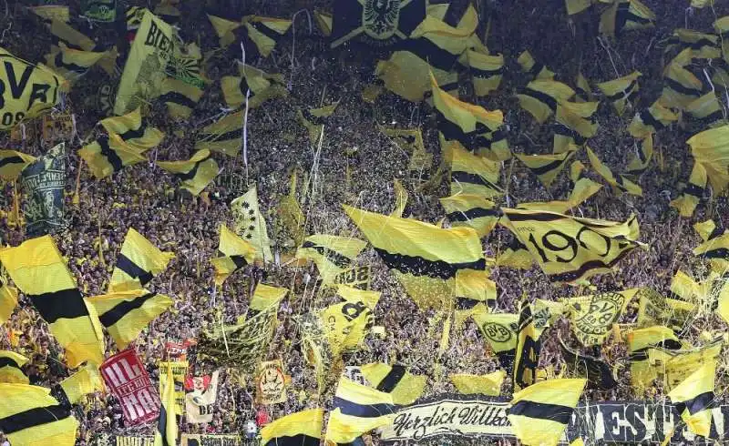 muro giallo borussia dortmund 5