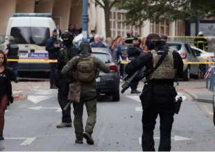 POLIZIA A PARIGI