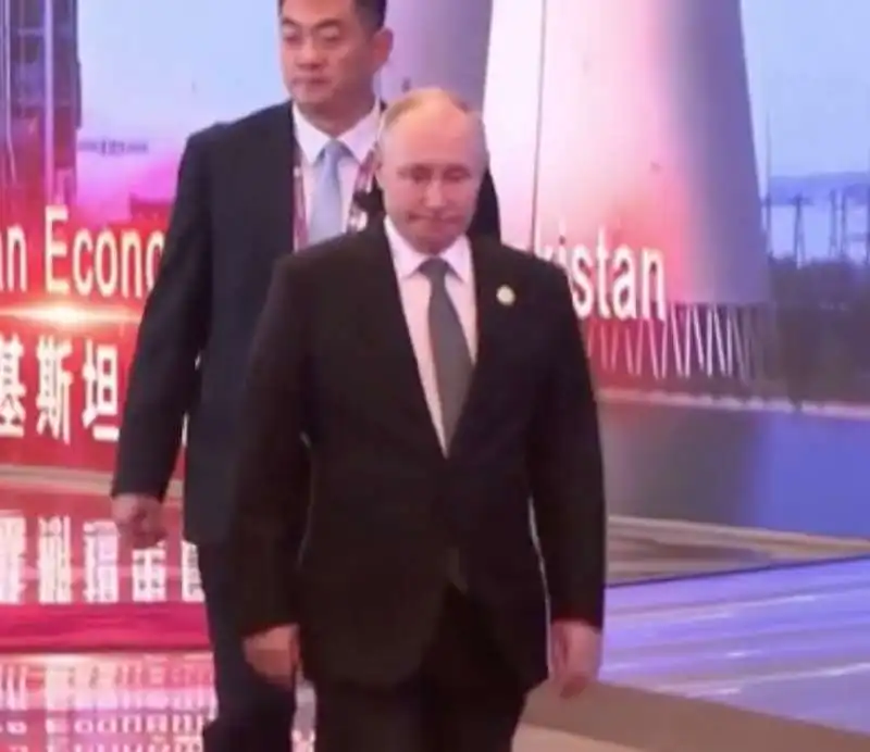 PUTIN IN CINA - LA VALIGIA CON I CODICI NUCLEARI  