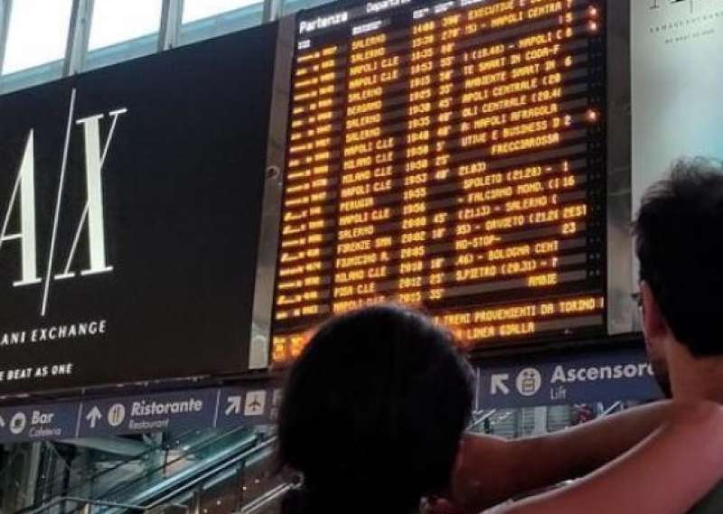 ritardi dei treni alla stazione termini