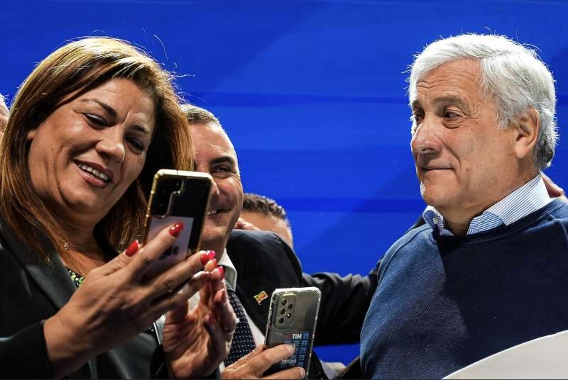 selfie con antonio tajani al convegno di forza italia a paestum