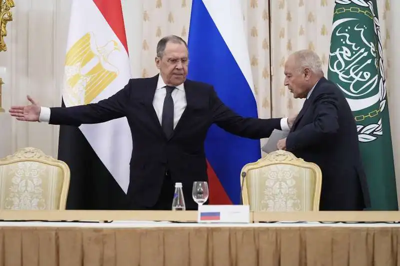 Sergei Lavrov con Ahmed Aboul Gheit 