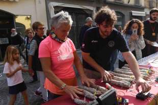 TASTIERA FATTA CON IL SALAME