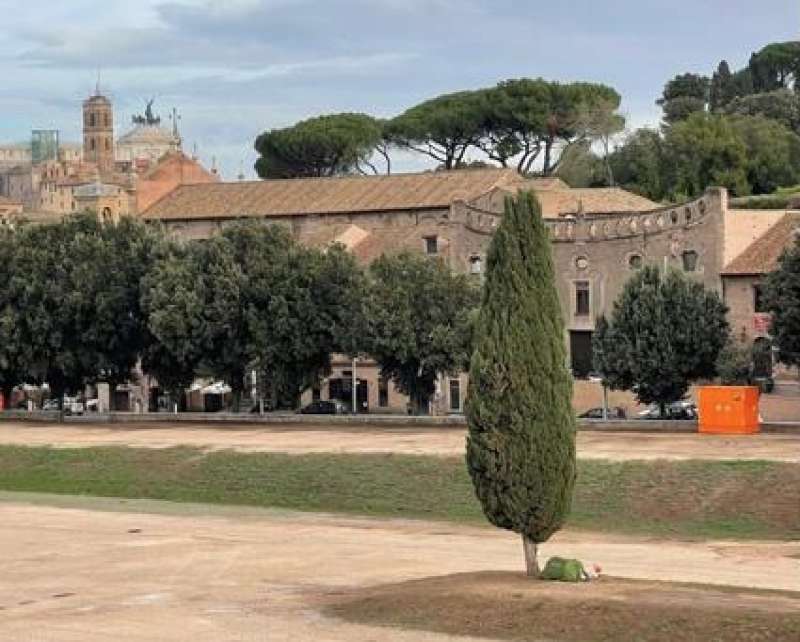 tenda montata al circo massimo