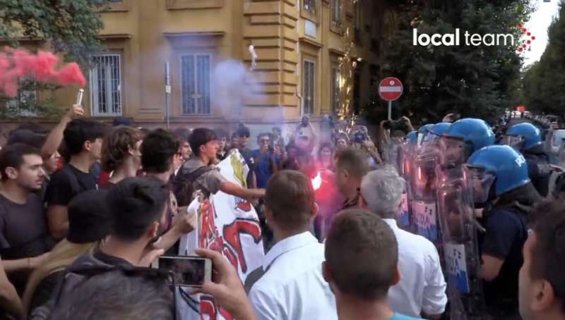 tensione al corteo degli studenti pro palestina a roma 11