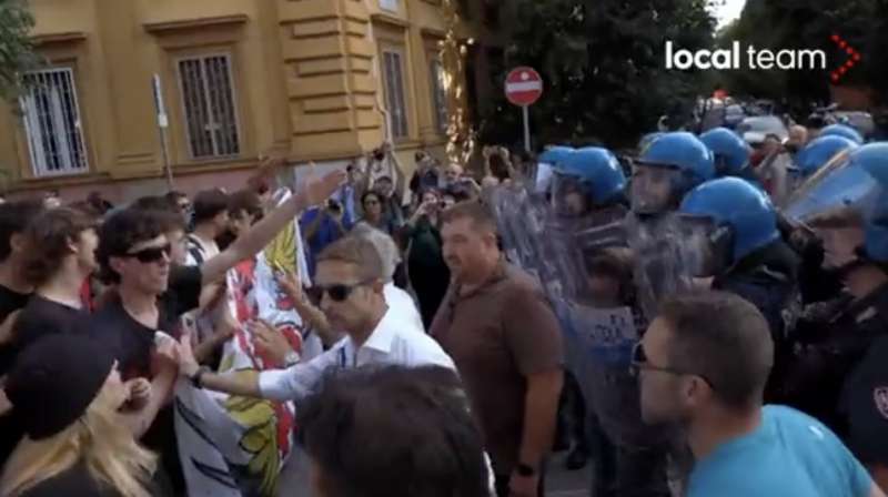 tensione al corteo degli studenti pro palestina a roma 13