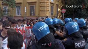 tensione al corteo degli studenti pro palestina a roma 6