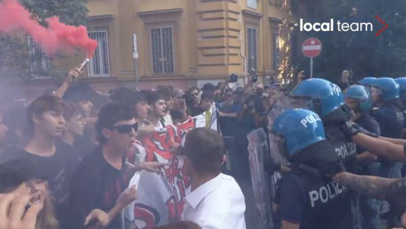 tensione al corteo degli studenti pro palestina a roma 7