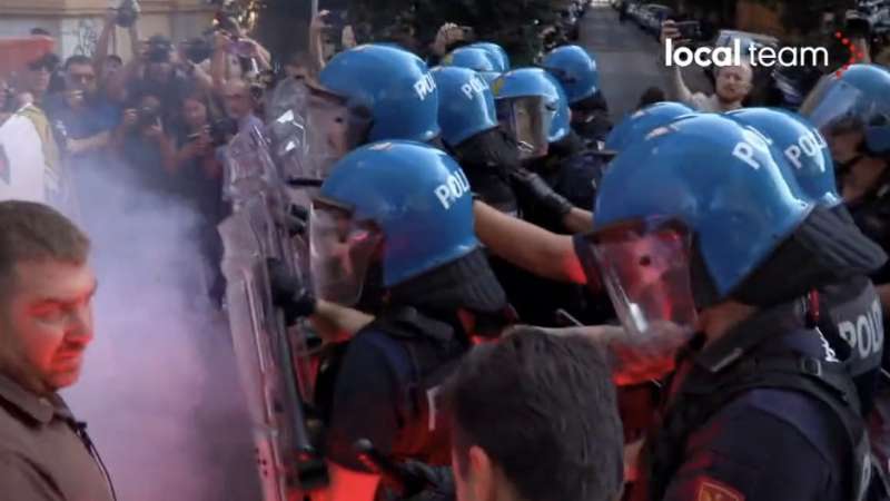 tensione al corteo degli studenti pro palestina a roma 9