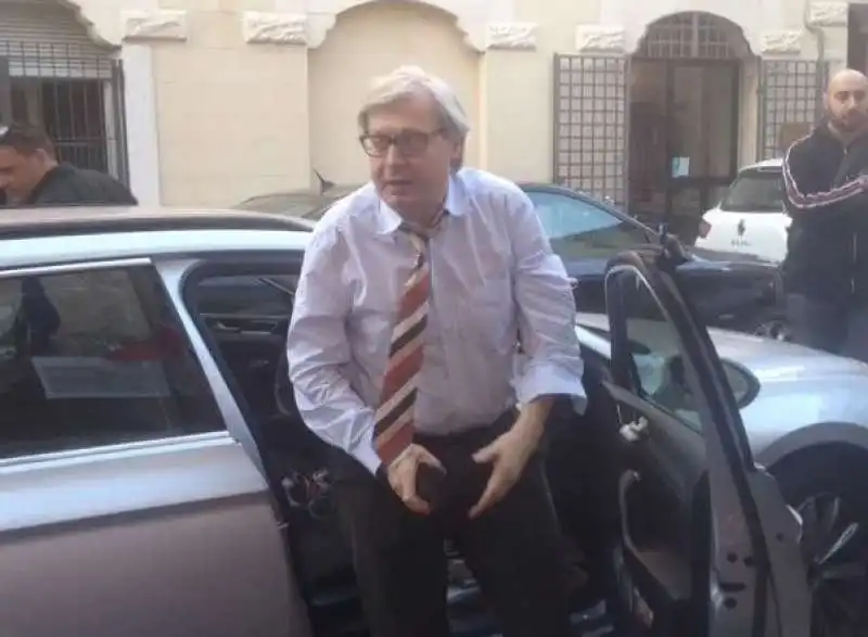 vittorio sgarbi in auto 6