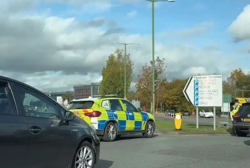 AEROPORTO DI BIRMINGHAM EVACUATO PER ALLARME BOMBA  