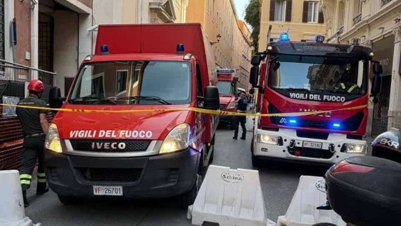 ascensore crollato in un palazzo nel centro di roma