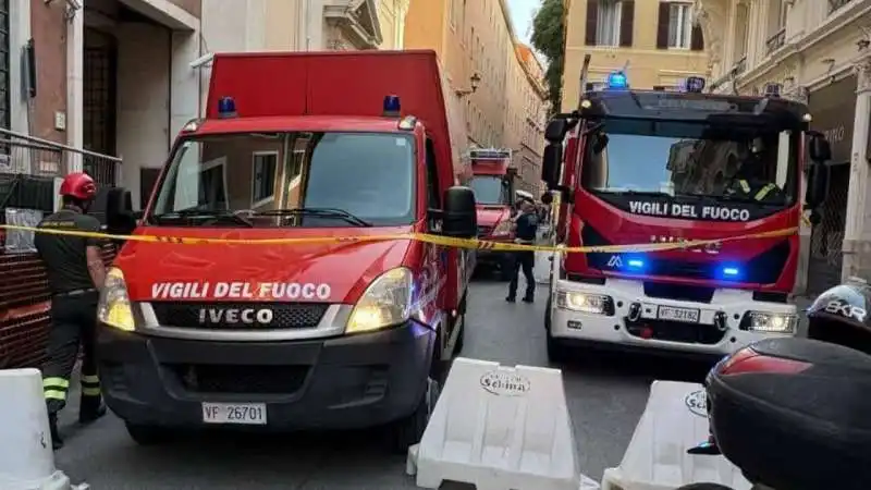 ascensore crollato in un palazzo nel centro di roma 