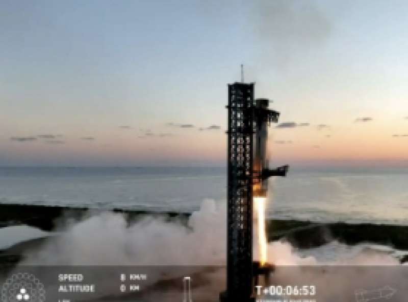 atterraggio del booster super heavy di spacex 4