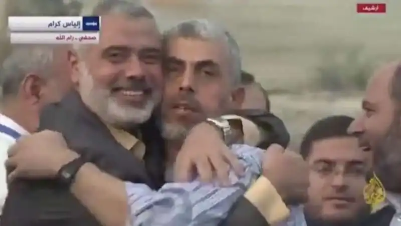 baci e abbracci tra ismail haniyeh e yahya sinwar   2