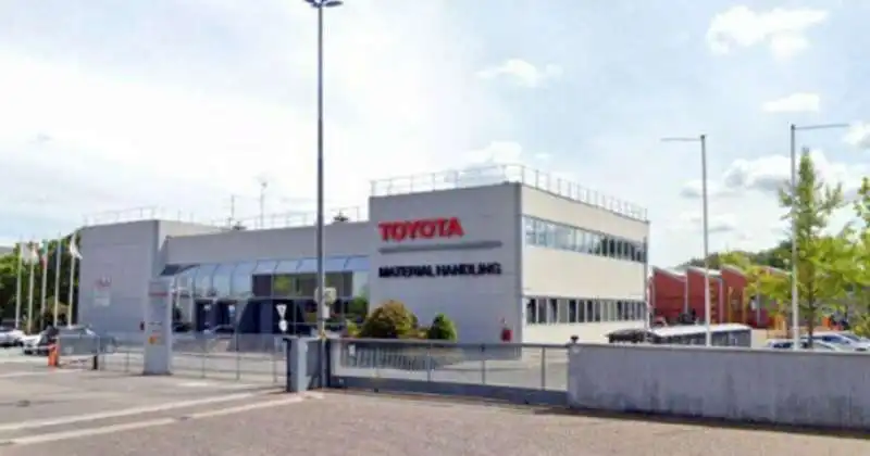 BOLOGNA ESPLOSIONE TOYOTA 5