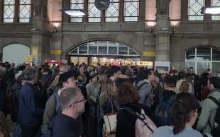 CAOS ALLA STAZIONE DI STRASBURGO - 1