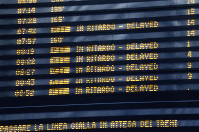 caos treni a roma 1