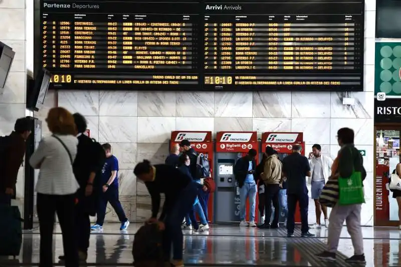 caos treni a roma   4