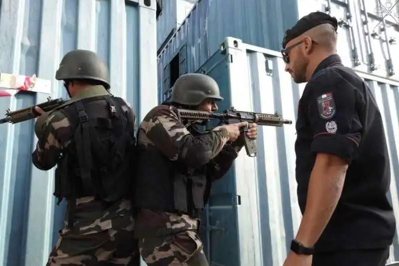 carabinieri addestrano polizia palestinese.  