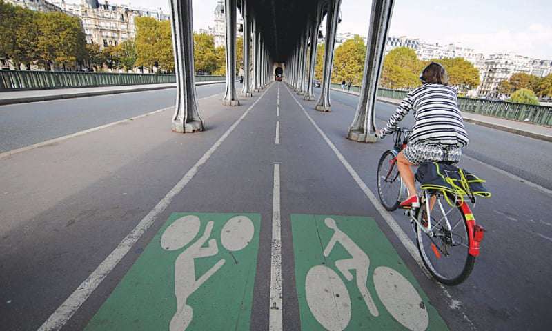 ciclisti a parigi