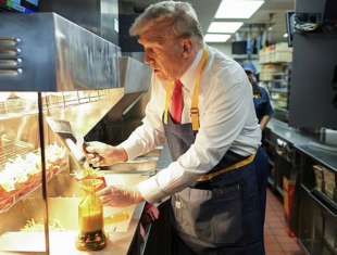 donald trump cameriere al drive through del mcdonald in pennsylvania 1