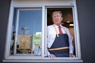 donald trump cameriere al drive through del mcdonald in pennsylvania 13