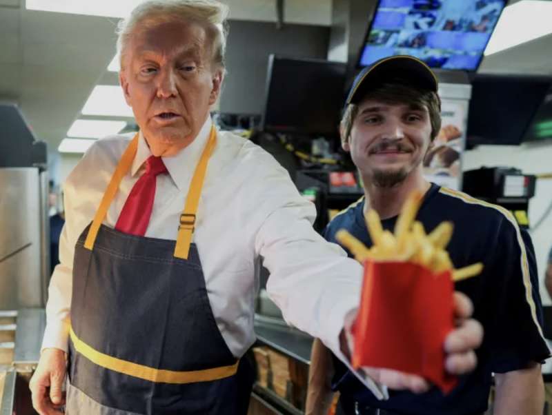 donald trump cameriere al drive through del mcdonald in pennsylvania 4