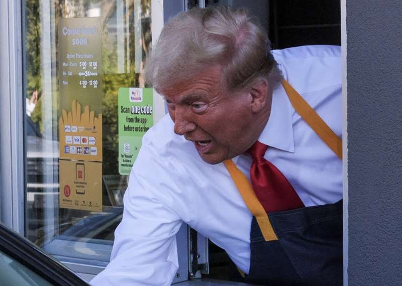 donald trump cameriere al drive through del mcdonald in pennsylvania 5