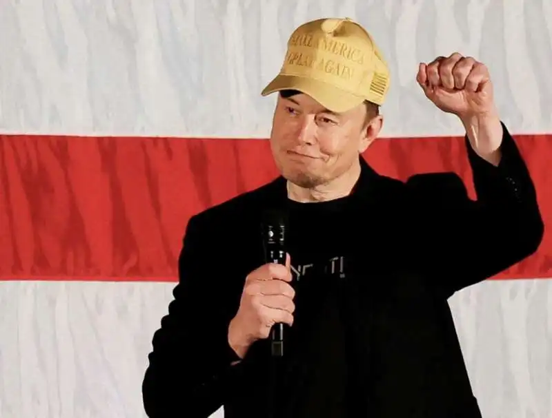 elon musk   comizio a filadelfia per donald trump. 