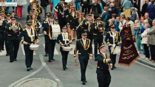 en fanfare