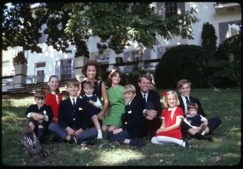 ethel kennedy e robert f. kennedy con i figli