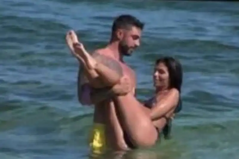 federica con il tentatore   temptation island 1