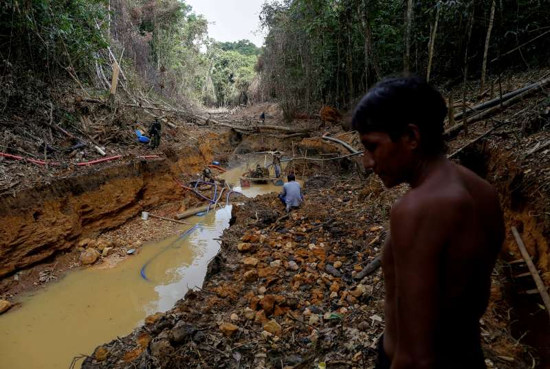 fiumi inquinati nella riserva yanomami 1