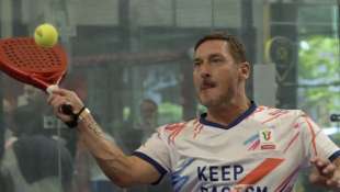 FRANCESCO TOTTI GIOCA A PADEL