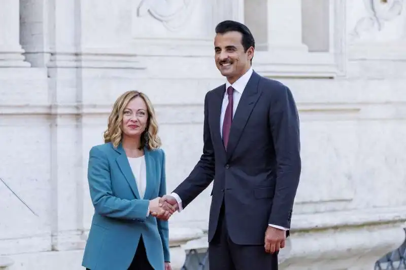 giorgia meloni con tamim bin hamad al thani   foto lapresse    1