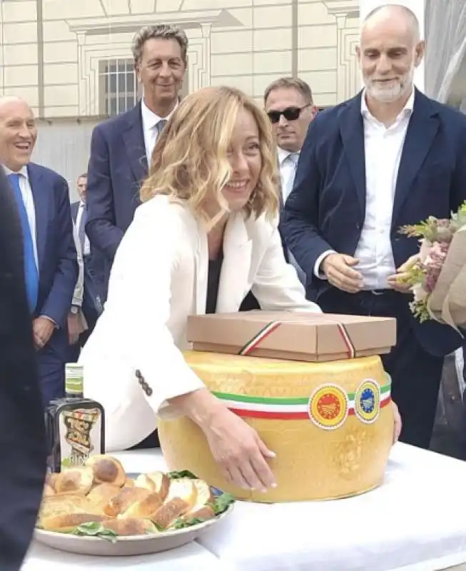 giorgia meloni - g7 siracusa - grana padano