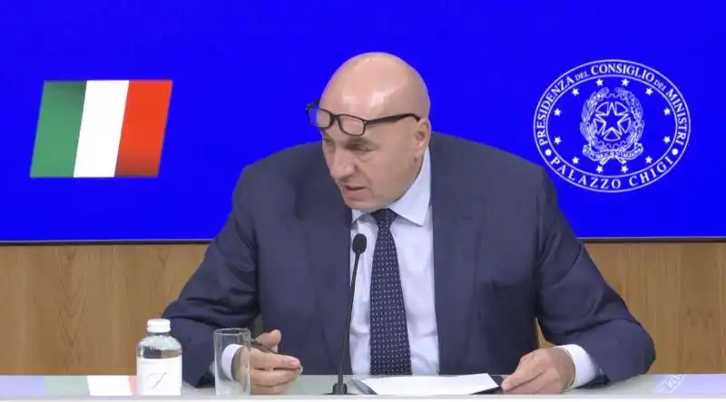 GUIDO CROSETTO IN CONFERENZA STAMPA A PALAZZO CHIGI 