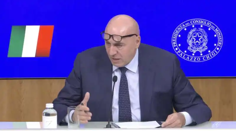 GUIDO CROSETTO IN CONFERENZA STAMPA A PALAZZO CHIGI  