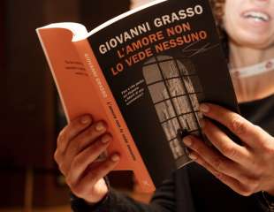 il libro di giovanni grasso lamore non lo vede nessuno